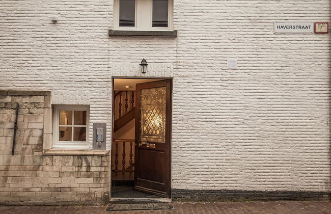 Luxury Suites Riverside Residence - Photo 1