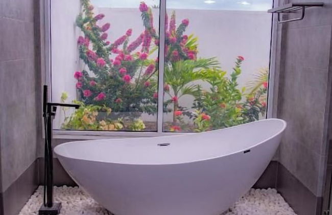 Lake Side Deluxe Villa - Photo 15