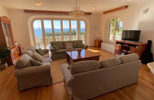 Luxury Seaside Villa with a classic Mediterranean Olive Garden, a fully equipped Professional Kitchen, Pool, Sauna, Padle Boards and Canoe - Miolin Beach House - Photo 41