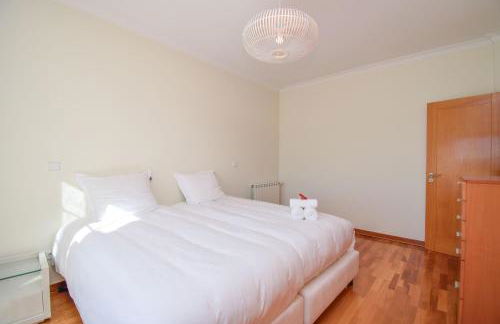 Spacious 4-Bedroom Villa with Private Heated Pool in Quinta da Beloura Sintra Ideal for Families & Long Stays - Foto 38