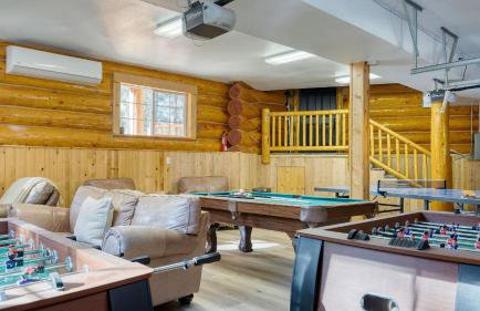 Pinetree Place by Avantstay Group Cabin w/ Hot Tub Minutes to the Lake - Photo 38
