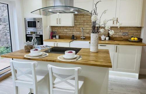 Charming Cottage close to M4 Bridgend - Foto 1