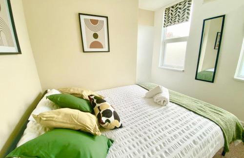 Stylish 4BR Home - Free WiFi -Ideal for Contractors - Foto 6