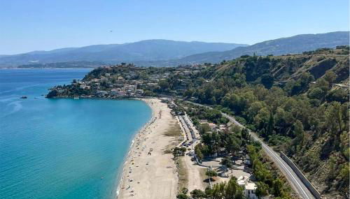 1 Bedroom Stunning Apartment In Reggio Calabria - Foto 5