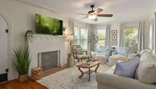 Whimsical Bluebird Cottage Hot Tub Patio Pet Friendly Central Location - Foto 5