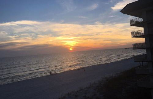 Oh Buoy! Catch the Breeze at This Beachfront Escape! Sleeps 8! - Foto 21