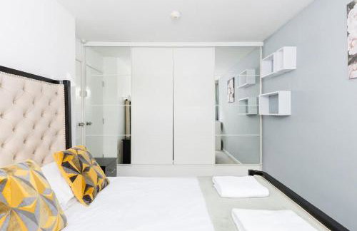 4-Bed Home for Contractors - Parking - Walk to Hospital - Foto 14