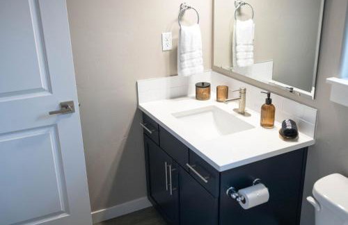 North End blue -Hot Tub - Fire Pit - Downtown -4BR - Photo 59