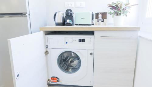 Tao's House vicino alla Metropolitana - 2 Camere - AC - Wi Fi veloce - Photo 3, minibar