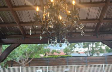 Sedona Uptown Gem!Large yard w grass and shade trees! Views!! NEW! BARREL SAUNA!!! Close to trails, walk to Uptown Sedona, restaurants and shopping - Foto 47