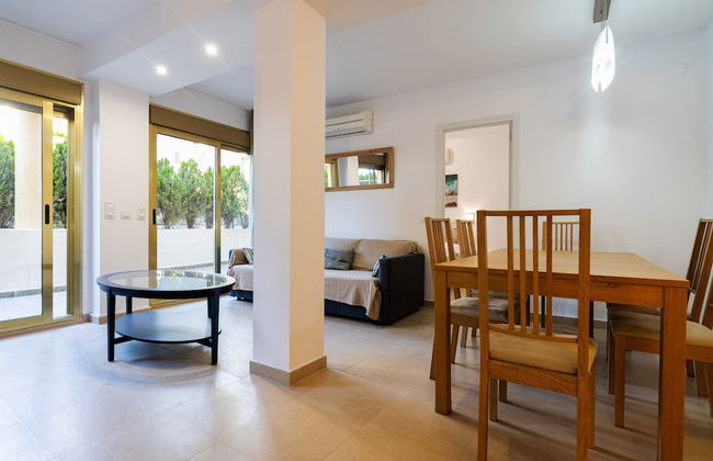Beachside Apartment With Shared Pool - Photo 21