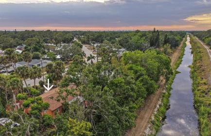 Sunny 3BR Oasis with Water View and Beach Gear Near Siesta - Foto 29