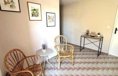 Les Grillons Maison cozy avec grand jardin - Foto 15