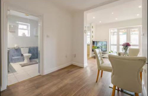 Spacious 2BDR Apartment, WIFI+ Great TV - Foto 5