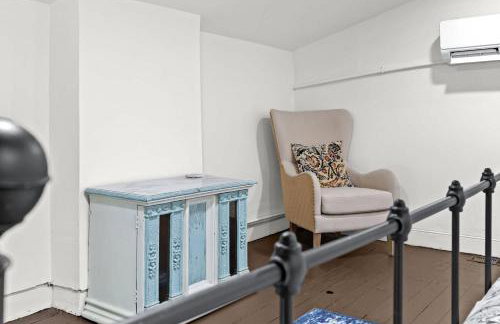 Elegant Manor w Private Yard & Modern Amenities - Foto 68