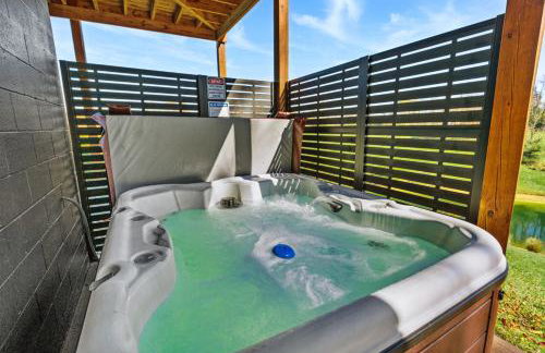 Private Lake Hot Tub Fire Pit 5 Min to Hollerwood - Foto 2