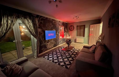 Cosy detached 3-bed, free parking, near Manchester - Foto 1