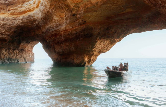 Paseo en barco privado por las cuevas de Benagil - Foto 4
