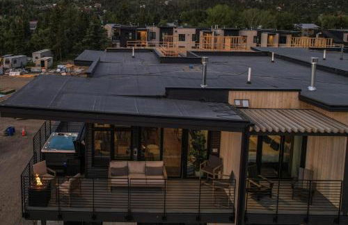 4-Season Modern Mountain Penthouse with Private Hot Tub & Scenic Views - Foto 23