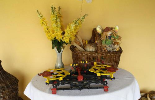 Seoski Turiziam Larva - Photo 13