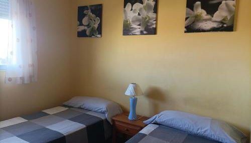 Chalet con gran jardin y piscina privada - Foto 5