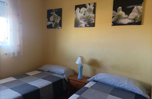 Chalet con gran jardin y piscina privada - Foto 5