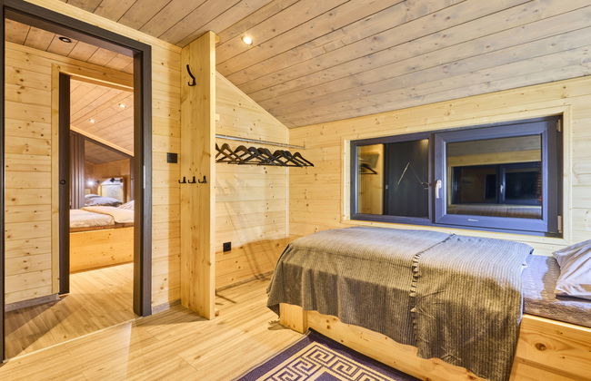 Luxe Timber Lodge & Relaxing Bath - Photo 19