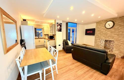 Comfortable 4BR House Ideal for Families & Workers - Foto 42