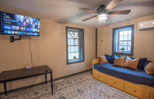 Cabin on the New River with Easy Steps to the River,Hot Tub, Fire Pit - Photo 16