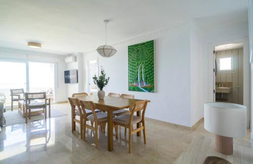 Modern apartment with pool on the beachfront in Marbella by SharingCo - Photo 39