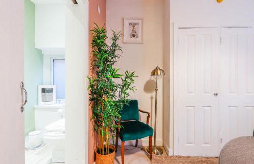 Leah Suite - Chique 2BR Apartment with Pool Table, Parking & WIFI - Foto 6