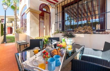 Club Salino Hideaway-Your Peaceful Retreat with Pool in Torrevieja - Photo 4