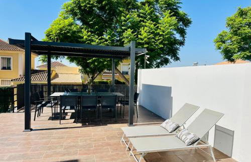 Lux Villa with Year-Round Heated Pool & Game Room - Foto 31