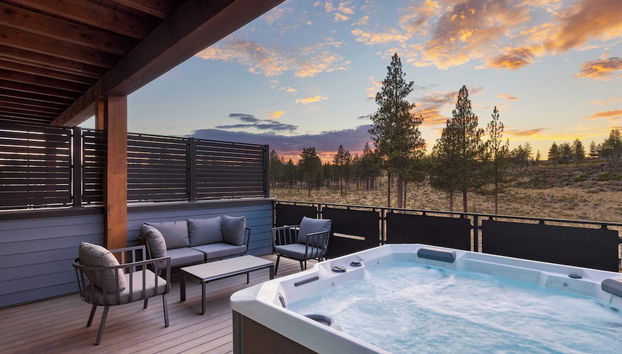 Sleeps 40! 8 Modern Units/20 Bdrs w/ Deck+hot Tub, 10mins to Downtown & Old Bend - Photo 3, Interior