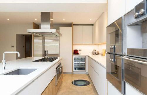 Spacious 4-Bed Near City & Sea - Foto 6