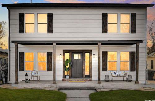 Gorgeous 6BR Sleeps 18 w Hot Tub - Foto 3