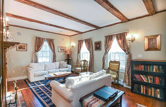 4 BDR w/ Private Hot Tub, Backyard and Deck! - Photo 16