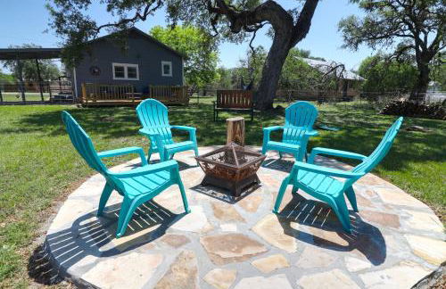 Bandera Bungalow - River, Downtown, Peaceful fenced corner lot! King bed! - Foto 3