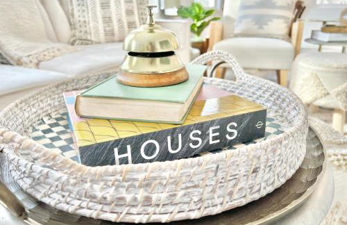 Luxury 4 bedroom 2 bath Lake Views - Photo 12