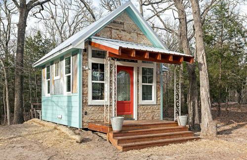 Rustic and Romantic Cabin with Breakfast Included near Royse City, Texas - Foto 1