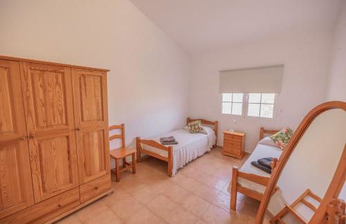 Casa Amaya - Spacious House with Pool, Large Garden, BBQ, 2 Terraces, and Ideal Location - Photo 18