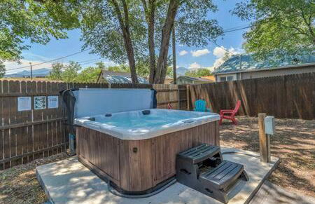 Vibrant Watermelon - Hot Tub, BBQ-Grill, King-Bed, Backyard, Parking - Foto 2