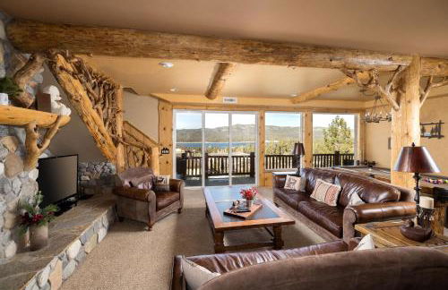 Big Bear Village View Haus is a large pet and kid friendly chalet with hot tub located a short walk to village - Foto 8