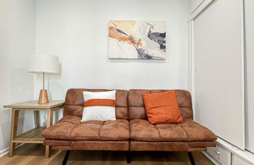 Modern 2-Bedroom Gem Close to Beverly Hills - DOH2 - Photo 20