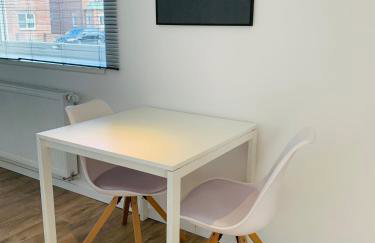 FEDDERSEN LIVING Kernsanierte Ferienwohnungen - Gemütlich - Netflix - Voll ausgestattet - zentral - Foto 26