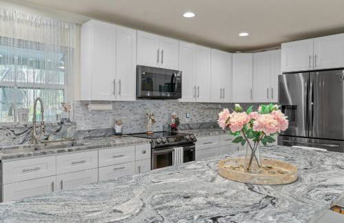 Minutes to boat ramps and beach and private pool! - Foto 17