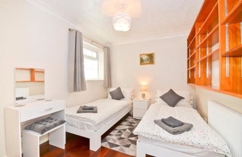 Dassia-Rural Bungalow, Dog Friendly with Hot Tub Near Gurnard - Foto 29