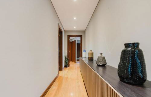 Elegant Riverfront Flat | Pool & Sports by Host Wise - Foto 57