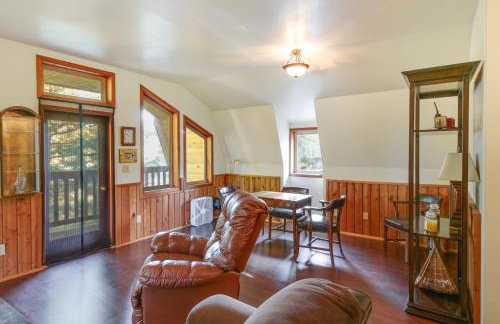 Forested Coffman Cove Cabin with Wood-Burning Stove! - Foto 12