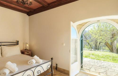 'Perithyron', Konstantina's House, Old Perithia - An Authentic stone Retreat in Corfu's most Historic Village - Photo 4